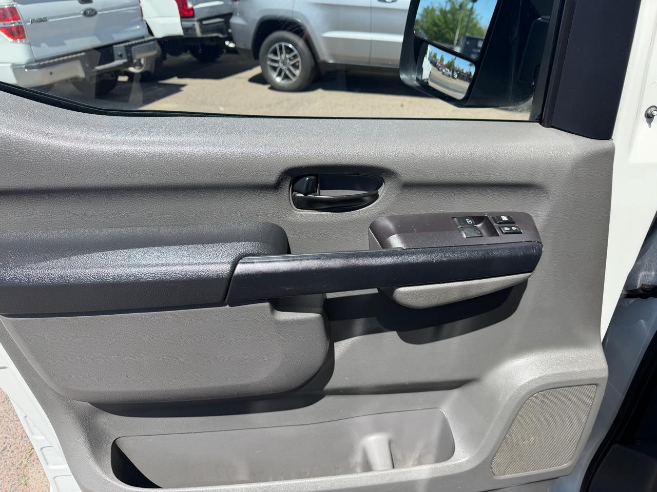 Nissan NV High Roof 2500 V6 SV 2016