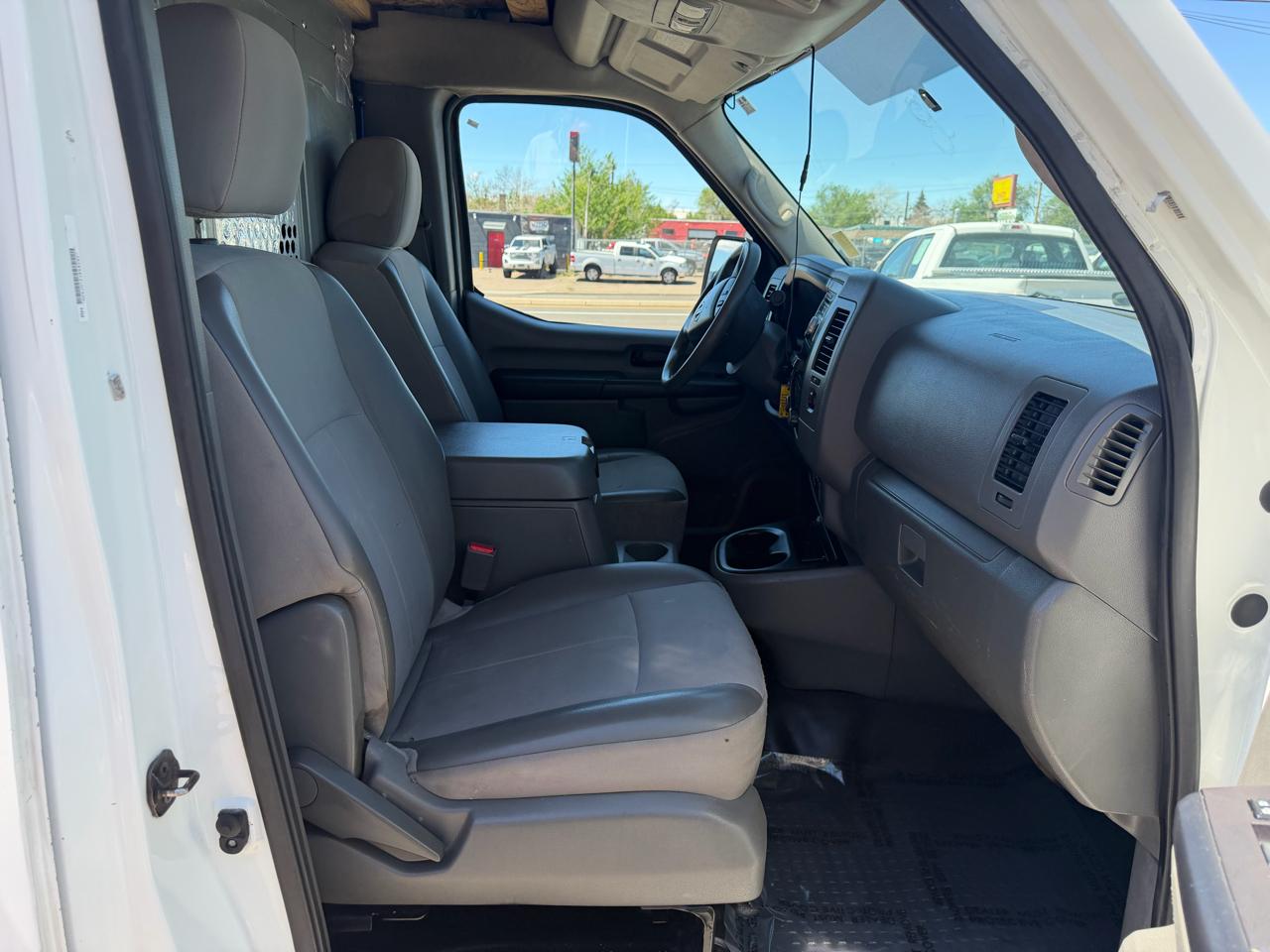 Nissan NV High Roof 2500 V6 SV 2016
