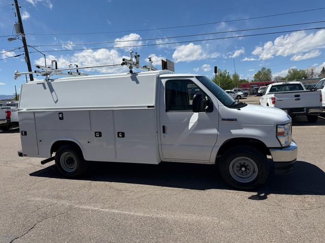 White 2021 Ford E-Series Chassis E-350 SD Cutaway SB RWD Pickup Truck Rear-Wheel Drive Automatic