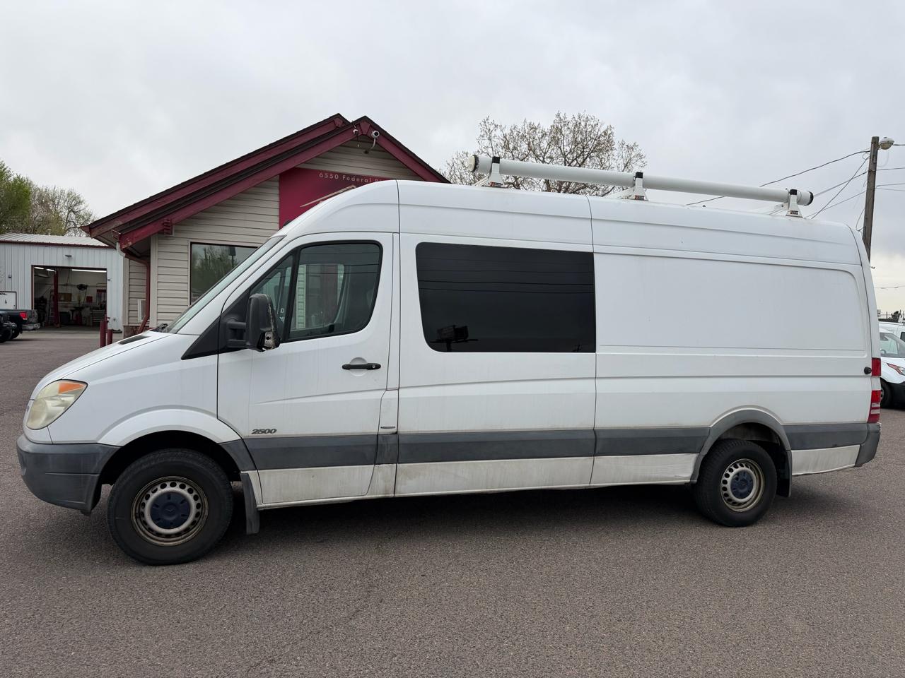 Mercedes-Benz Sprinter Crew Vans 2500 170" 2011