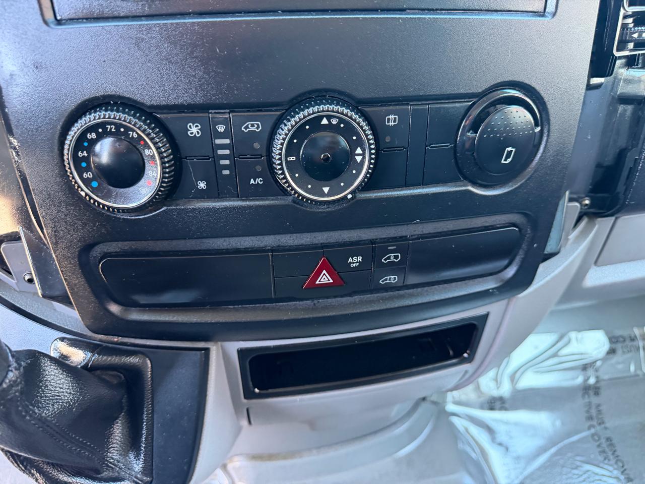 Mercedes-Benz Sprinter Crew Vans 2500 170" 2011