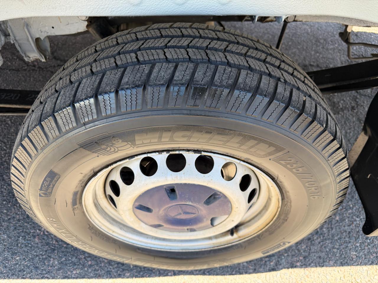 Mercedes-Benz Sprinter Crew Vans 2500 170" 2011