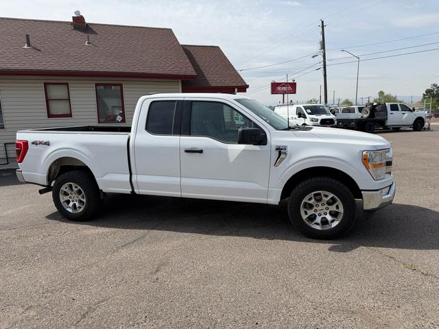 White 2022 Ford F-150 XLT SuperCab 4WD Pickup Truck Four-Wheel Drive Automatic