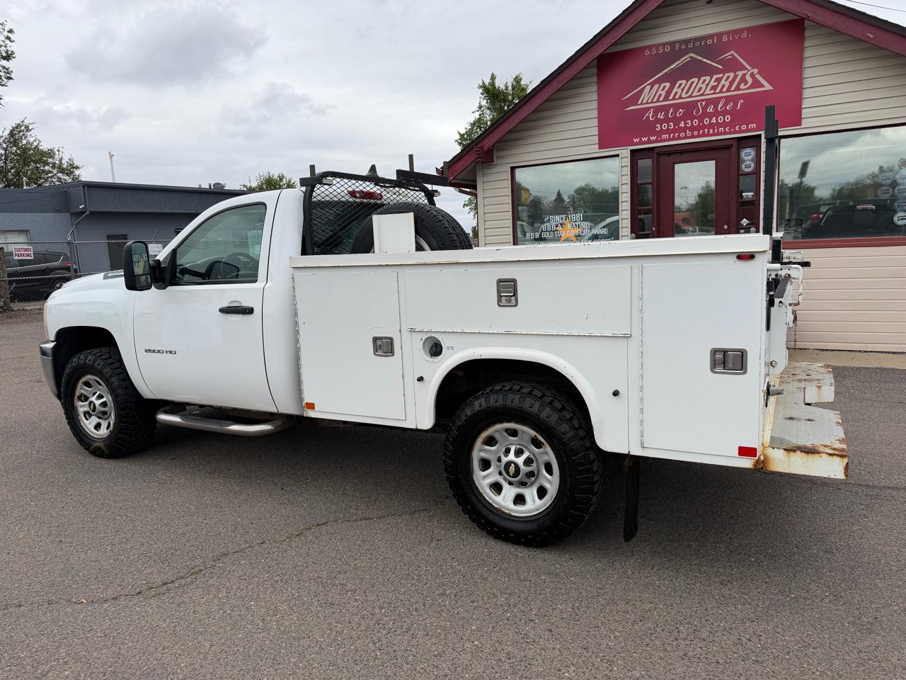 Chevrolet Silverado 2500HD 4WD Reg Cab 133.7" Work Truck 2011