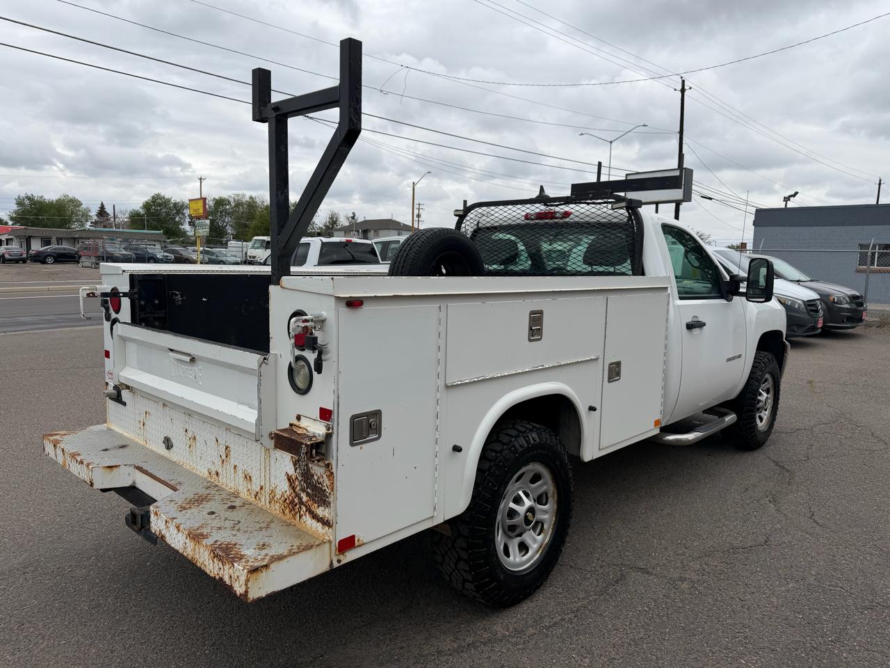 Chevrolet Silverado 2500HD 4WD Reg Cab 133.7" Work Truck 2011