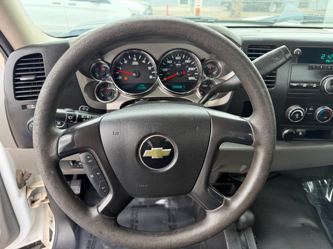 Chevrolet Silverado 2500HD 4WD Reg Cab 133.7" Work Truck 2011