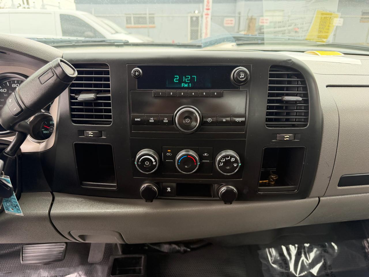 Chevrolet Silverado 2500HD 4WD Reg Cab 133.7" Work Truck 2011