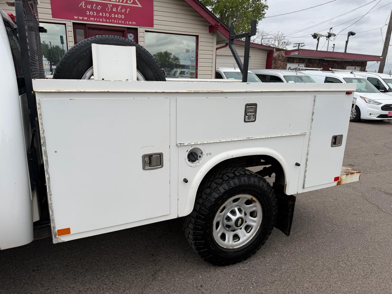 Chevrolet Silverado 2500HD 4WD Reg Cab 133.7" Work Truck 2011