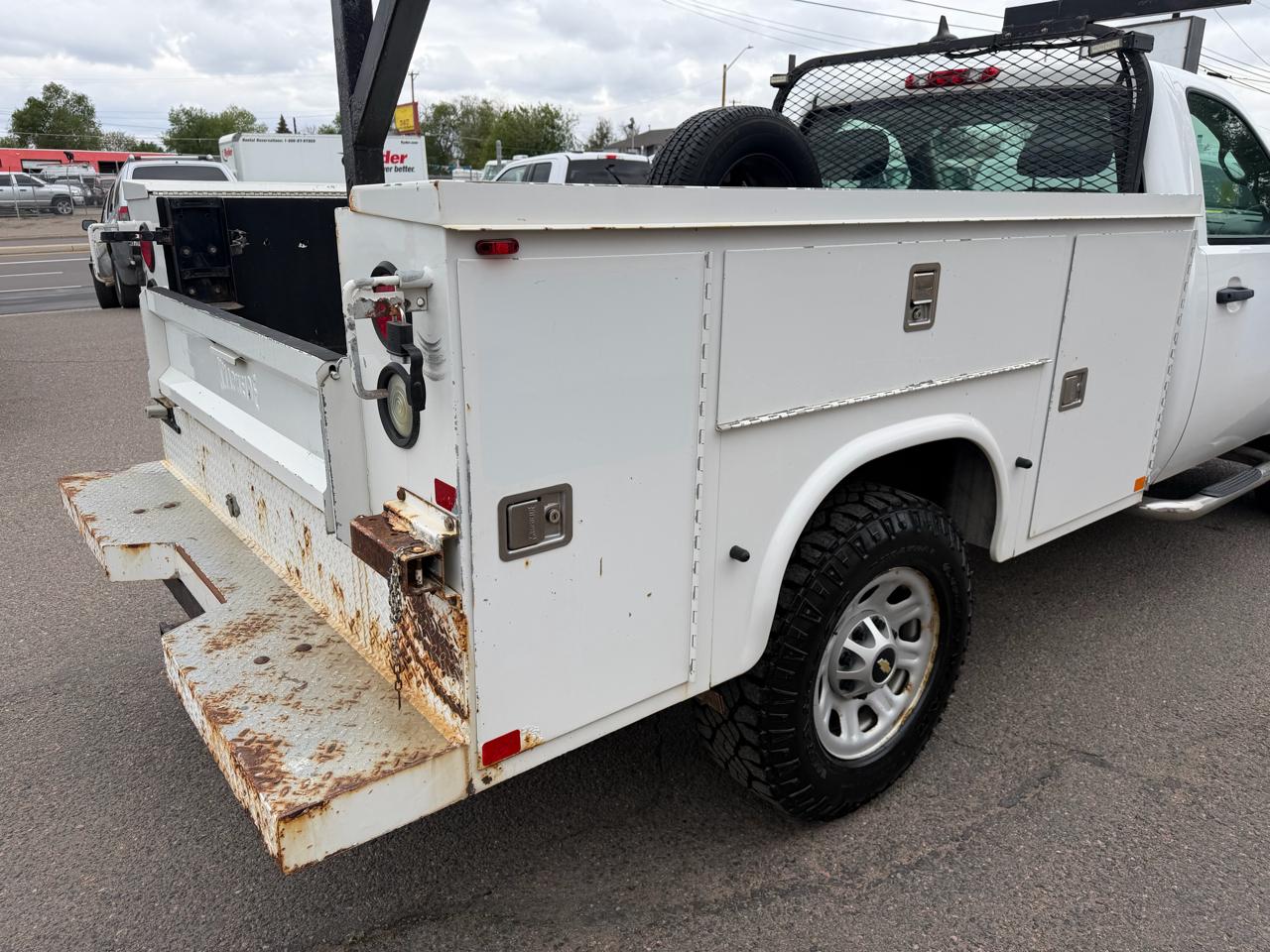 Chevrolet Silverado 2500HD 4WD Reg Cab 133.7" Work Truck 2011