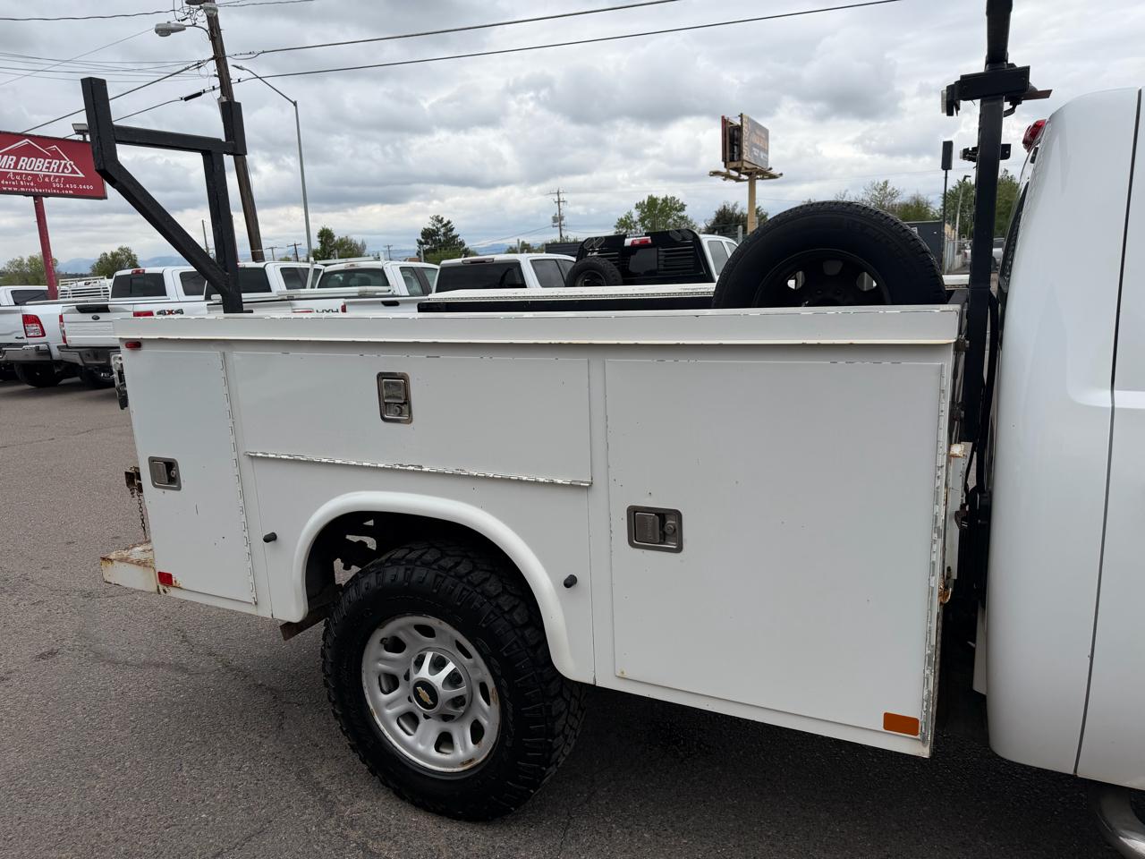 Chevrolet Silverado 2500HD 4WD Reg Cab 133.7" Work Truck 2011
