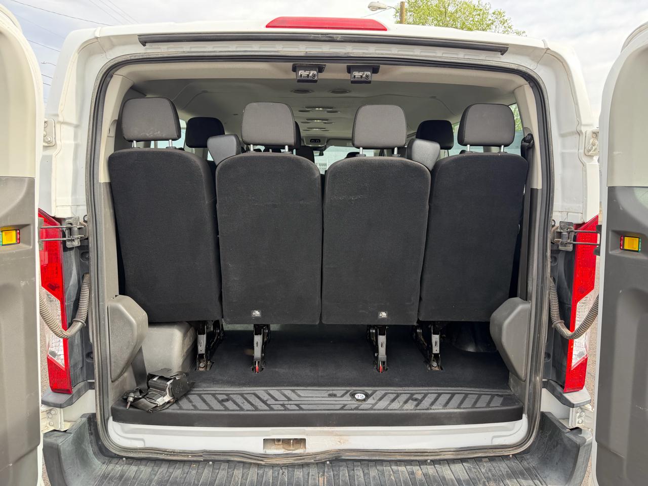 Ford Transit Passenger Wagon T-350 148" Low Roof XLT RWD 2022