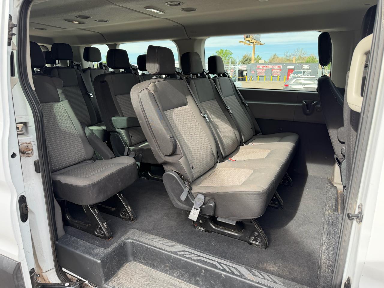 Ford Transit Passenger Wagon T-350 148" Low Roof XLT RWD 2022