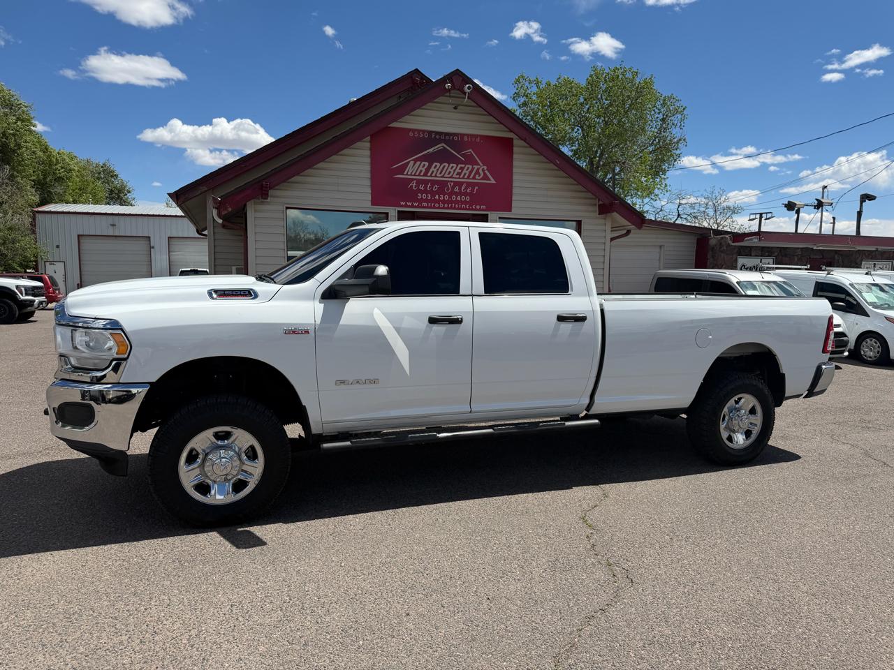 RAM 2500 Tradesman 4x4 Crew Cab 8' Box 2021
