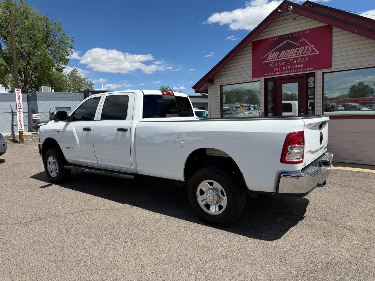 RAM 2500 Tradesman 4x4 Crew Cab 8' Box 2021