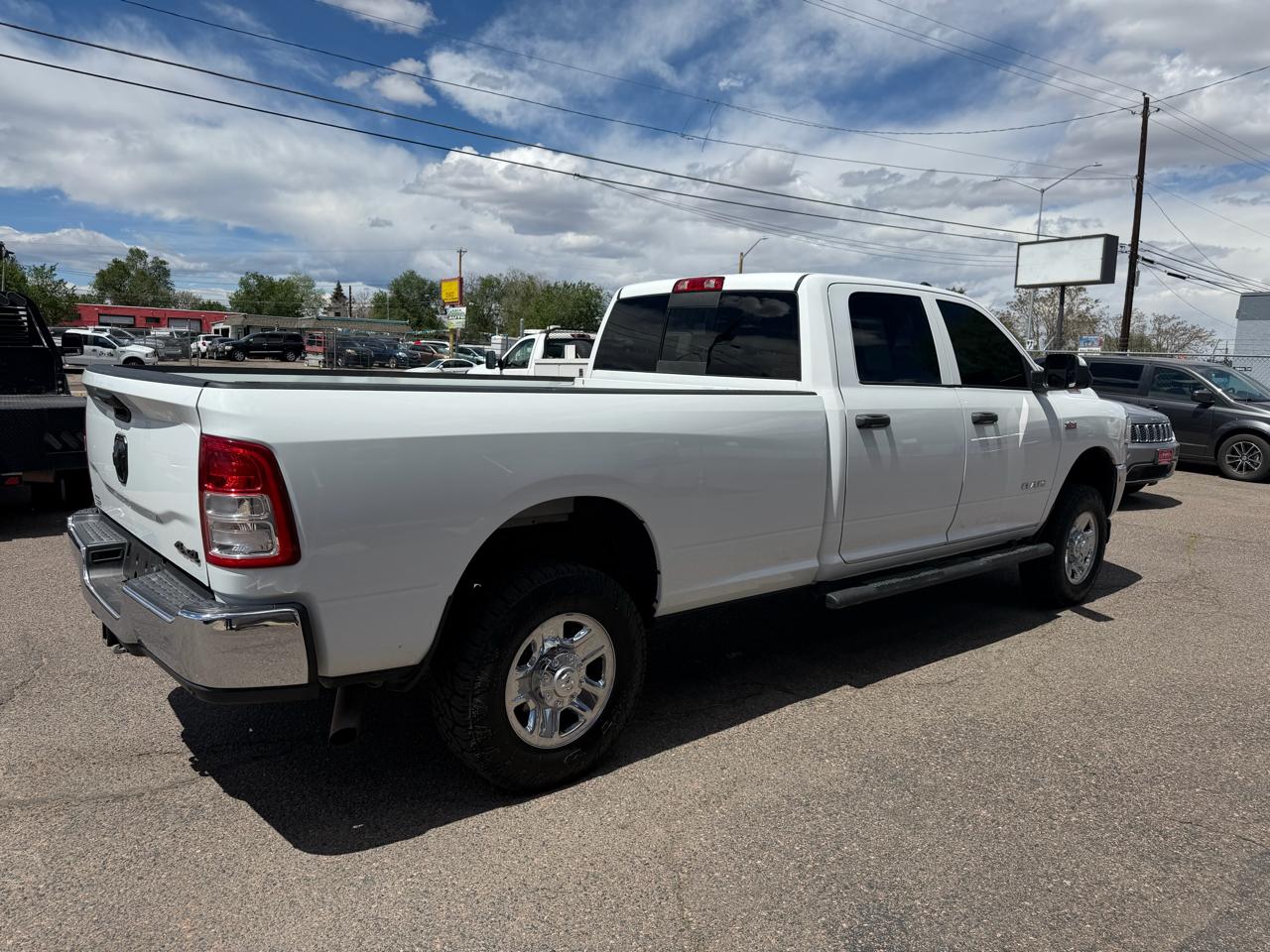 RAM 2500 Tradesman 4x4 Crew Cab 8' Box 2021