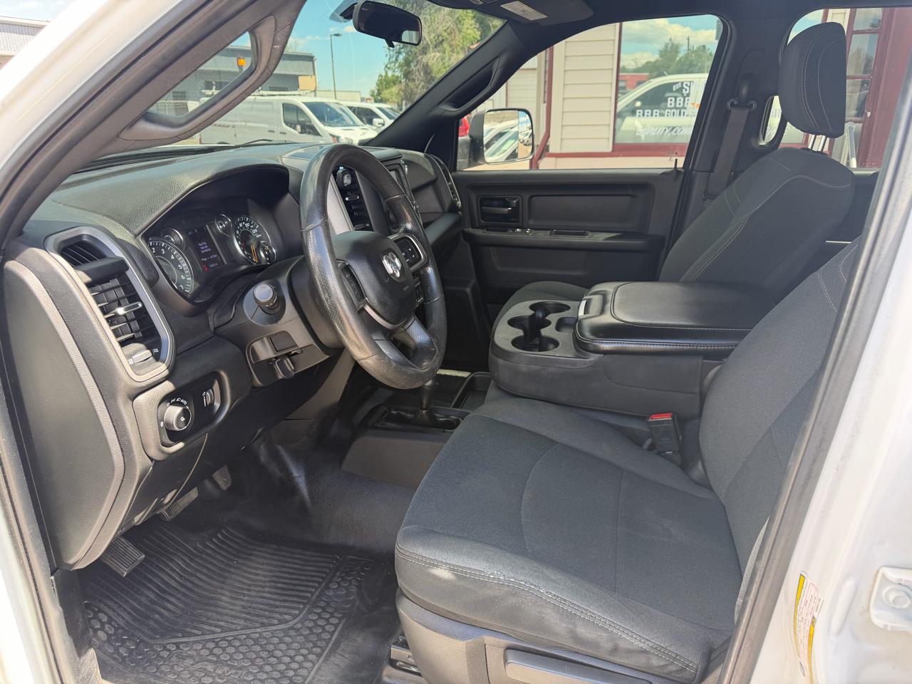 RAM 2500 Tradesman 4x4 Crew Cab 8' Box 2021