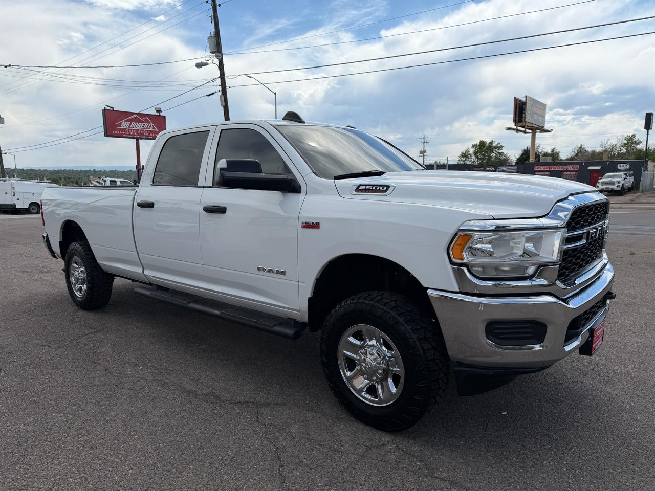 RAM 2500 Tradesman 4x4 Crew Cab 8' Box 2021