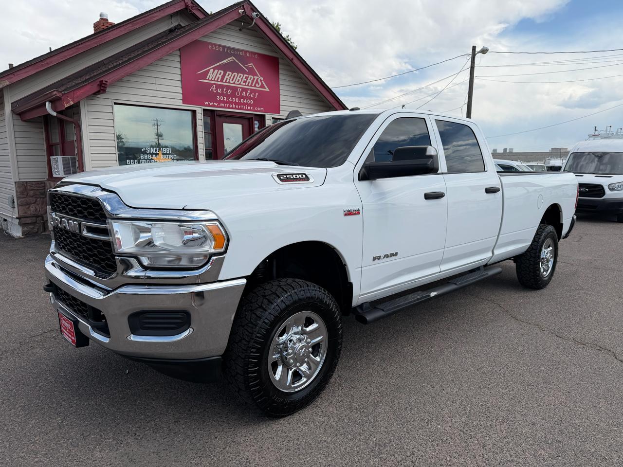 RAM 2500 Tradesman 4x4 Crew Cab 8' Box 2021