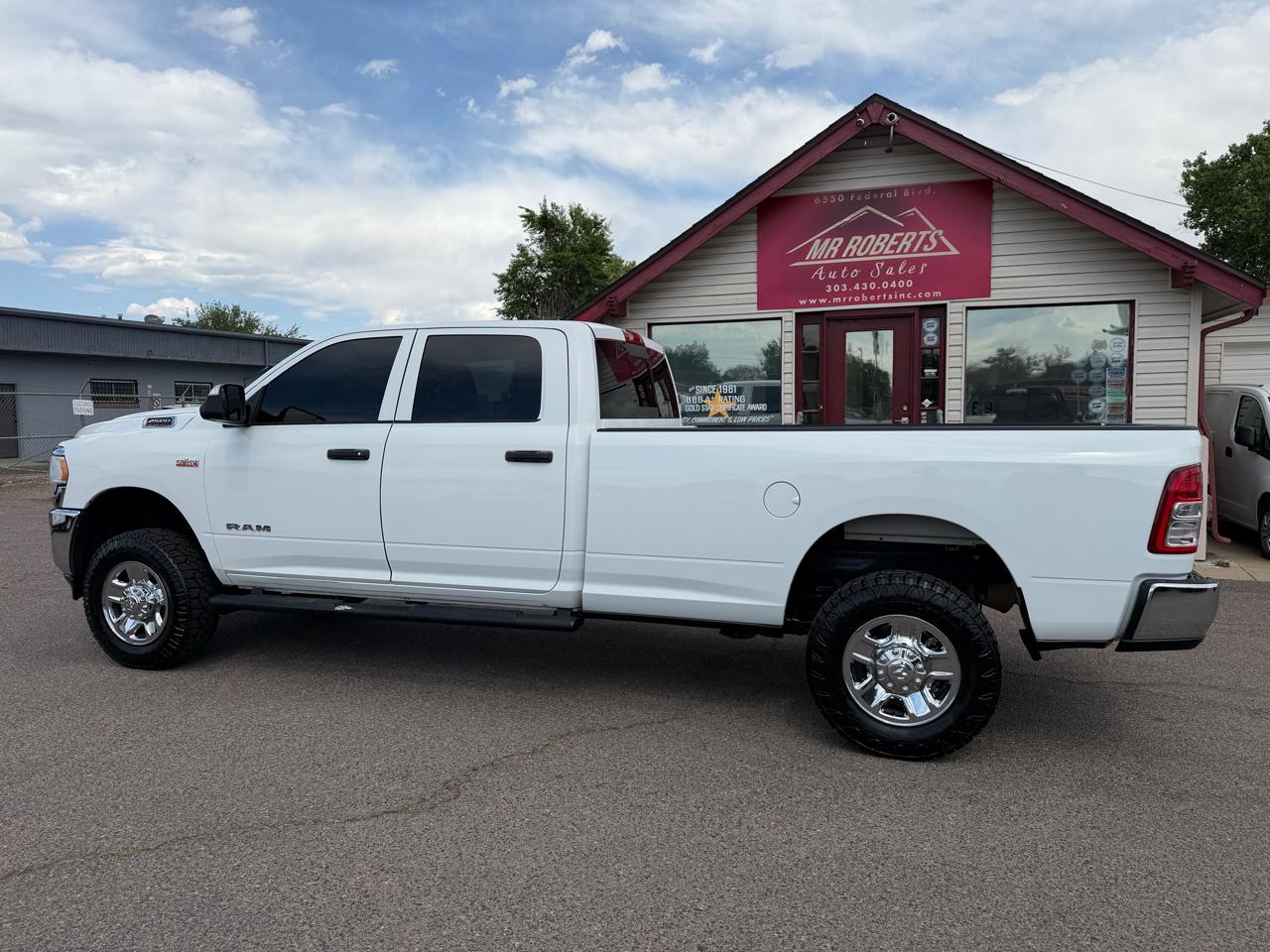 RAM 2500 Tradesman 4x4 Crew Cab 8' Box 2021