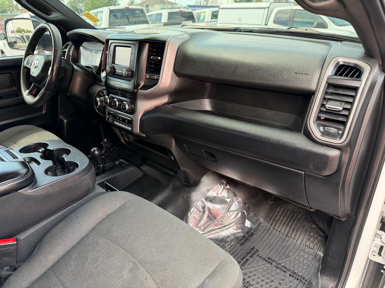 RAM 2500 Tradesman 4x4 Crew Cab 8' Box 2021