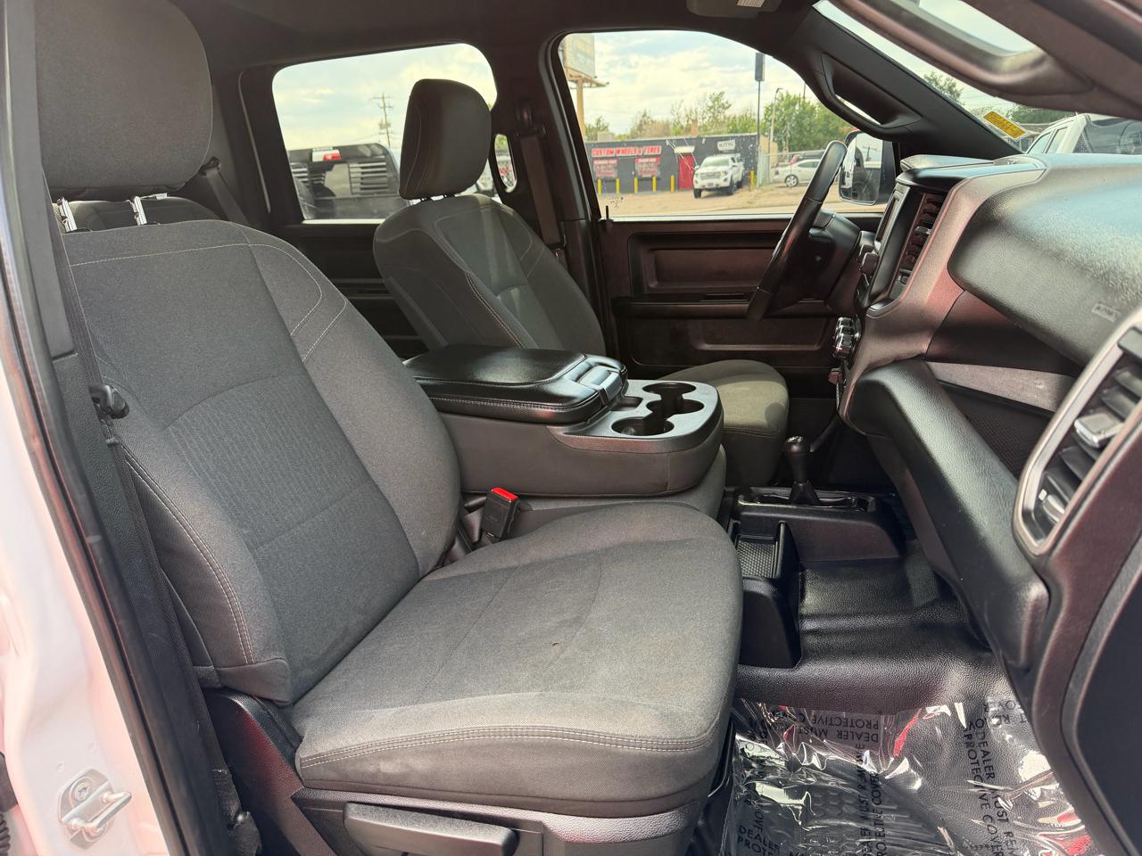 RAM 2500 Tradesman 4x4 Crew Cab 8' Box 2021