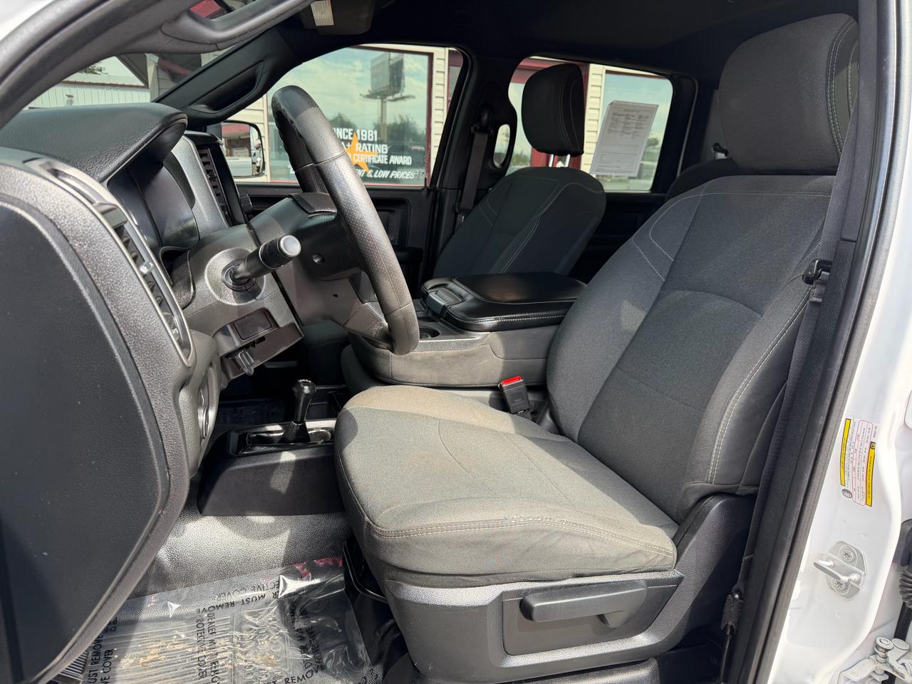 RAM 2500 Tradesman 4x4 Crew Cab 8' Box 2021