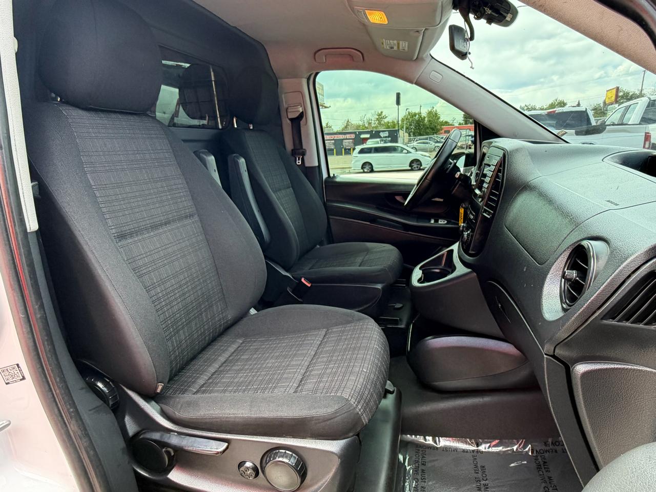 Mercedes-Benz Metris Cargo Van RWD 126" 2016