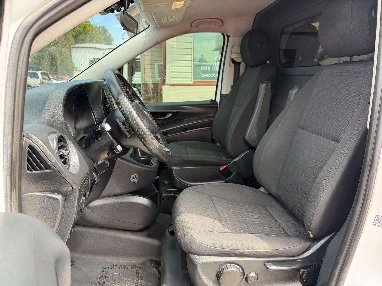 Mercedes-Benz Metris Cargo Van RWD 126" 2016