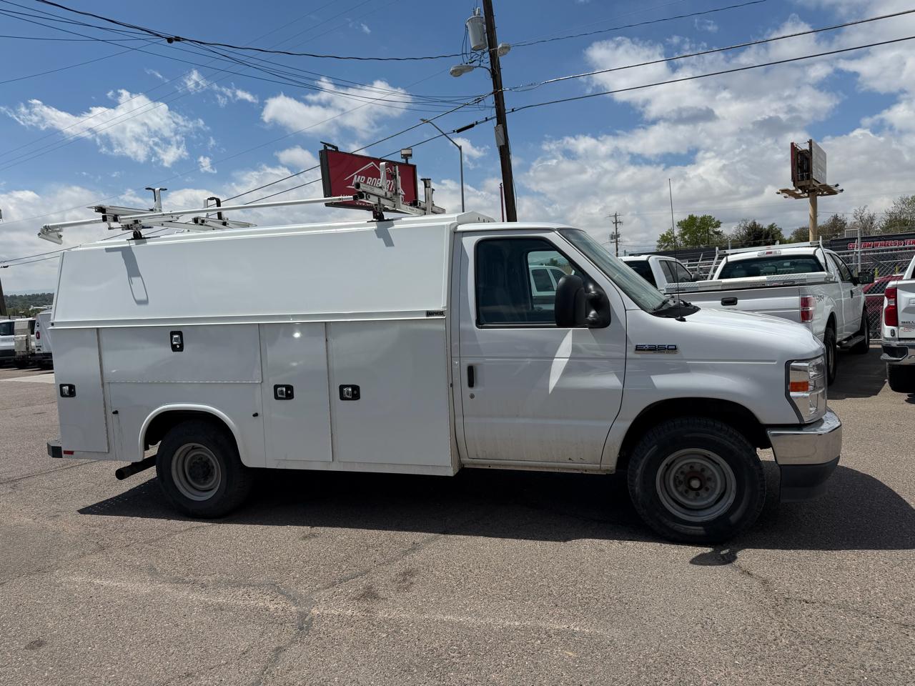 Ford E-Series Cutaway E-350 SRW 138" WB 2021