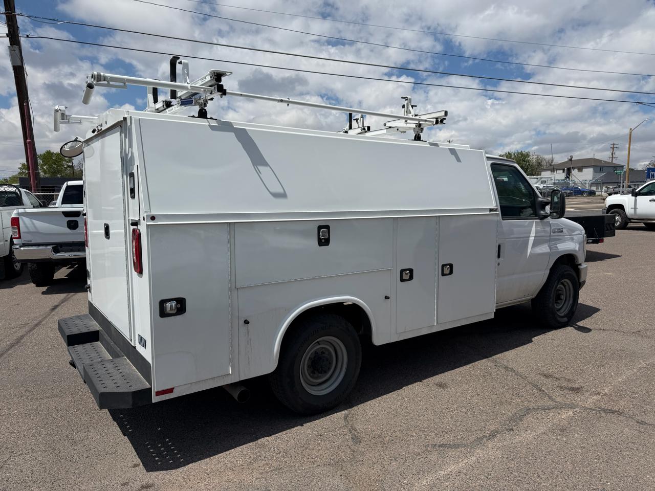 Ford E-Series Cutaway E-350 SRW 138" WB 2021