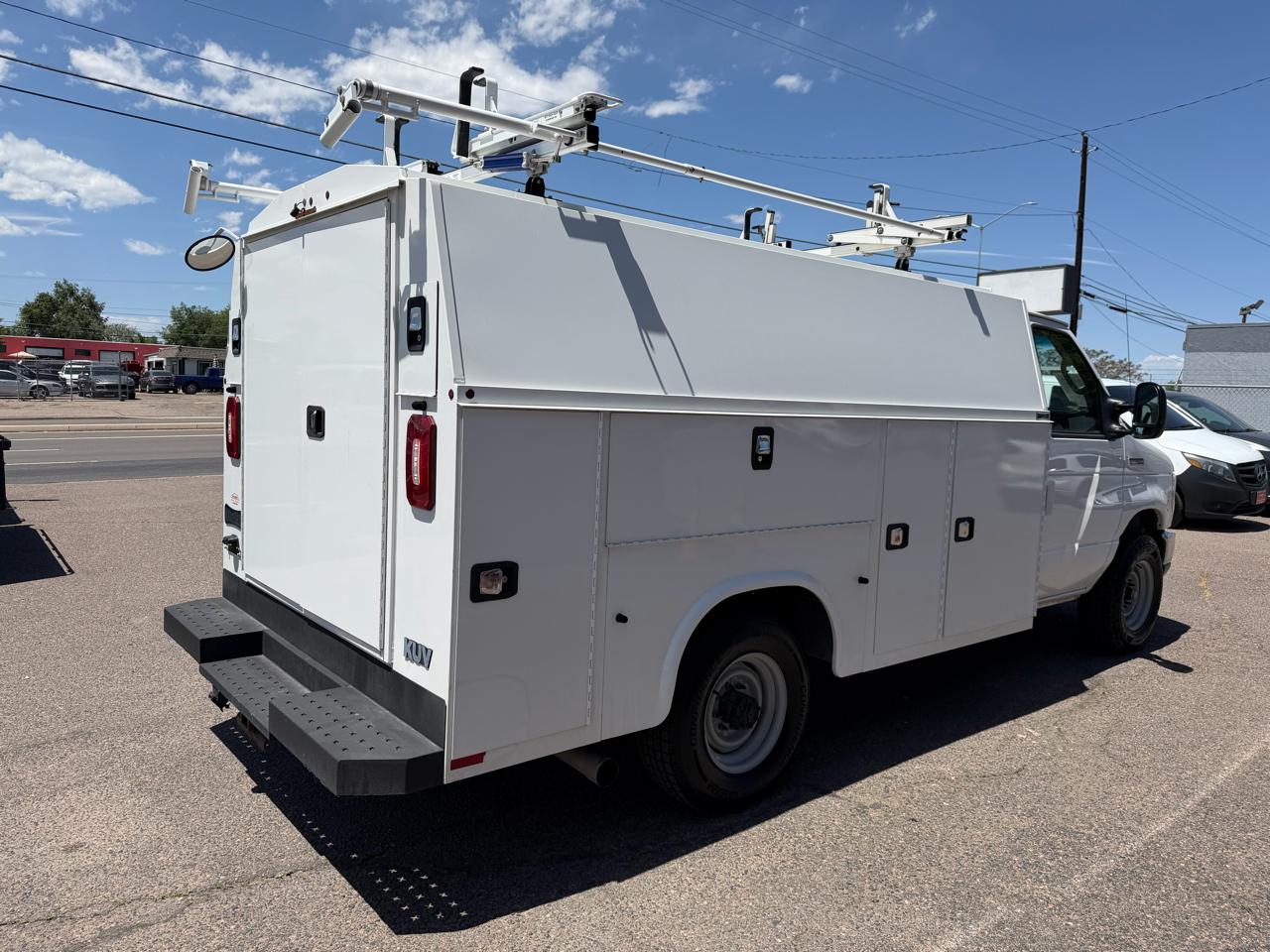 Ford E-Series Cutaway E-350 SRW 138" WB 2021