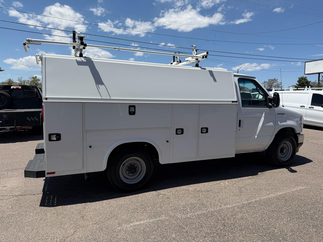 Ford E-Series Cutaway E-350 SRW 138" WB 2021