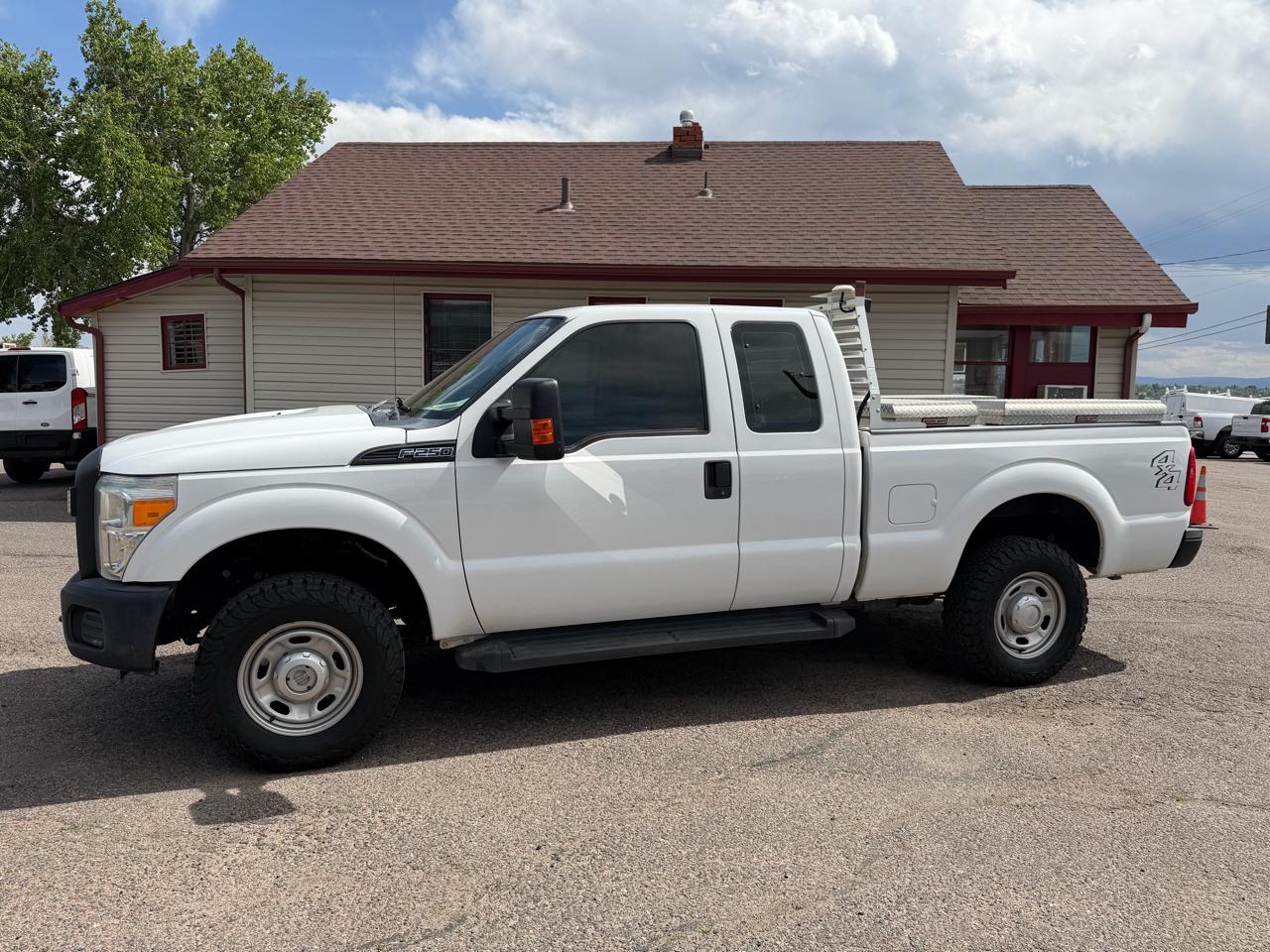 Ford Super Duty F-250 SRW 4WD SuperCab 142" XL 2016