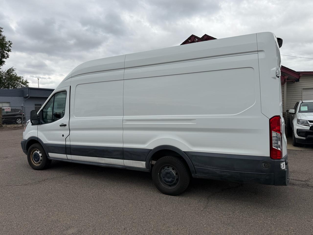 View vehicle photo 3