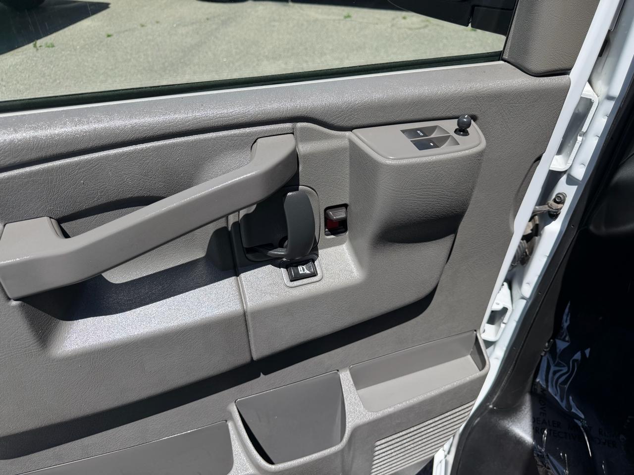 GMC Savana Cargo Van RWD 2500 135" 2024