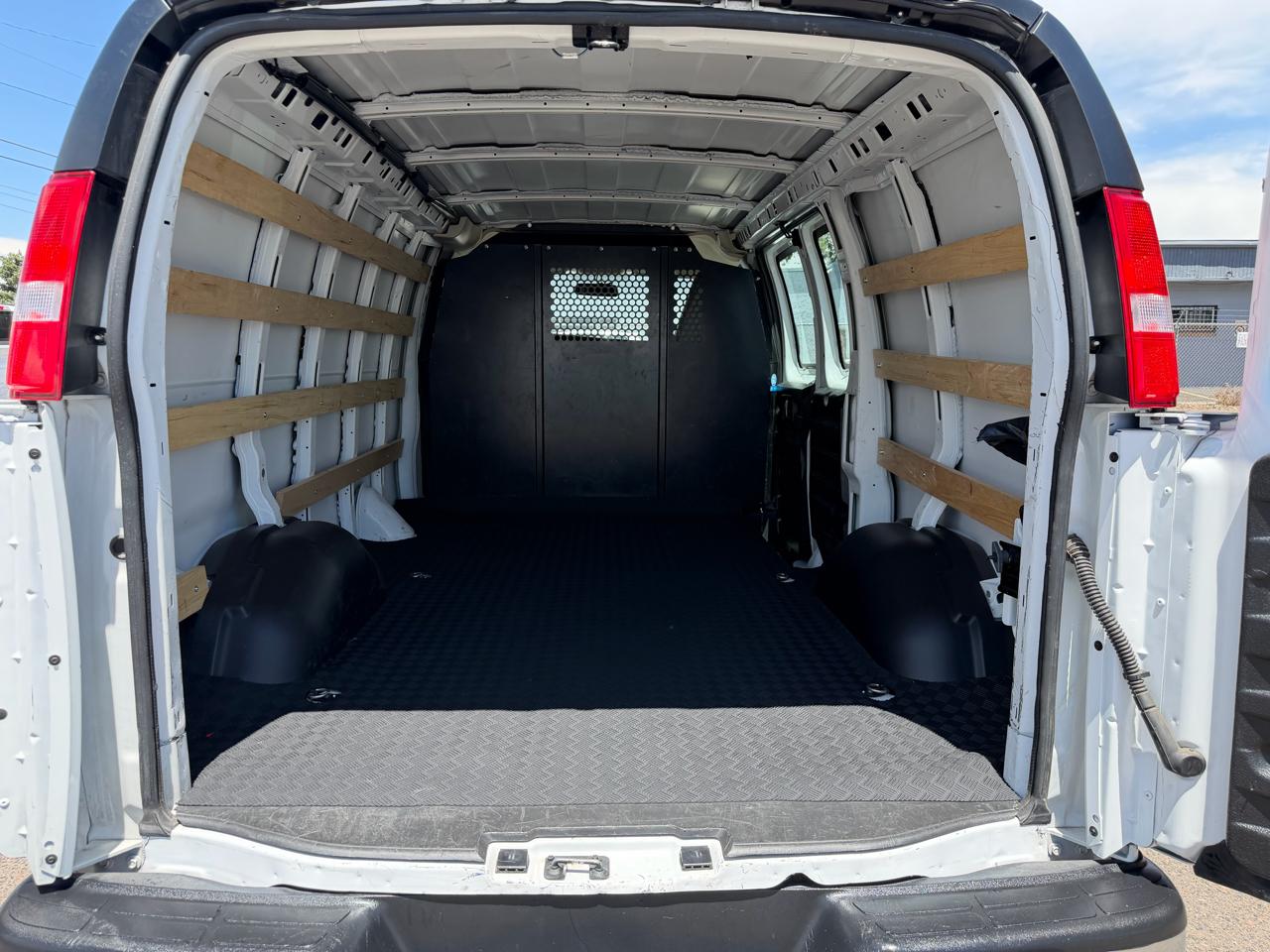 GMC Savana Cargo Van RWD 2500 135" 2024
