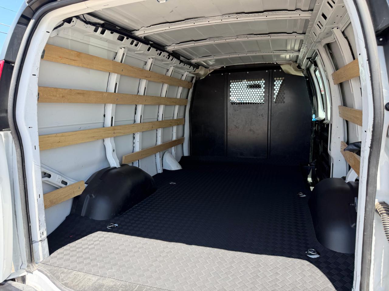 GMC Savana Cargo Van RWD 2500 135" 2024