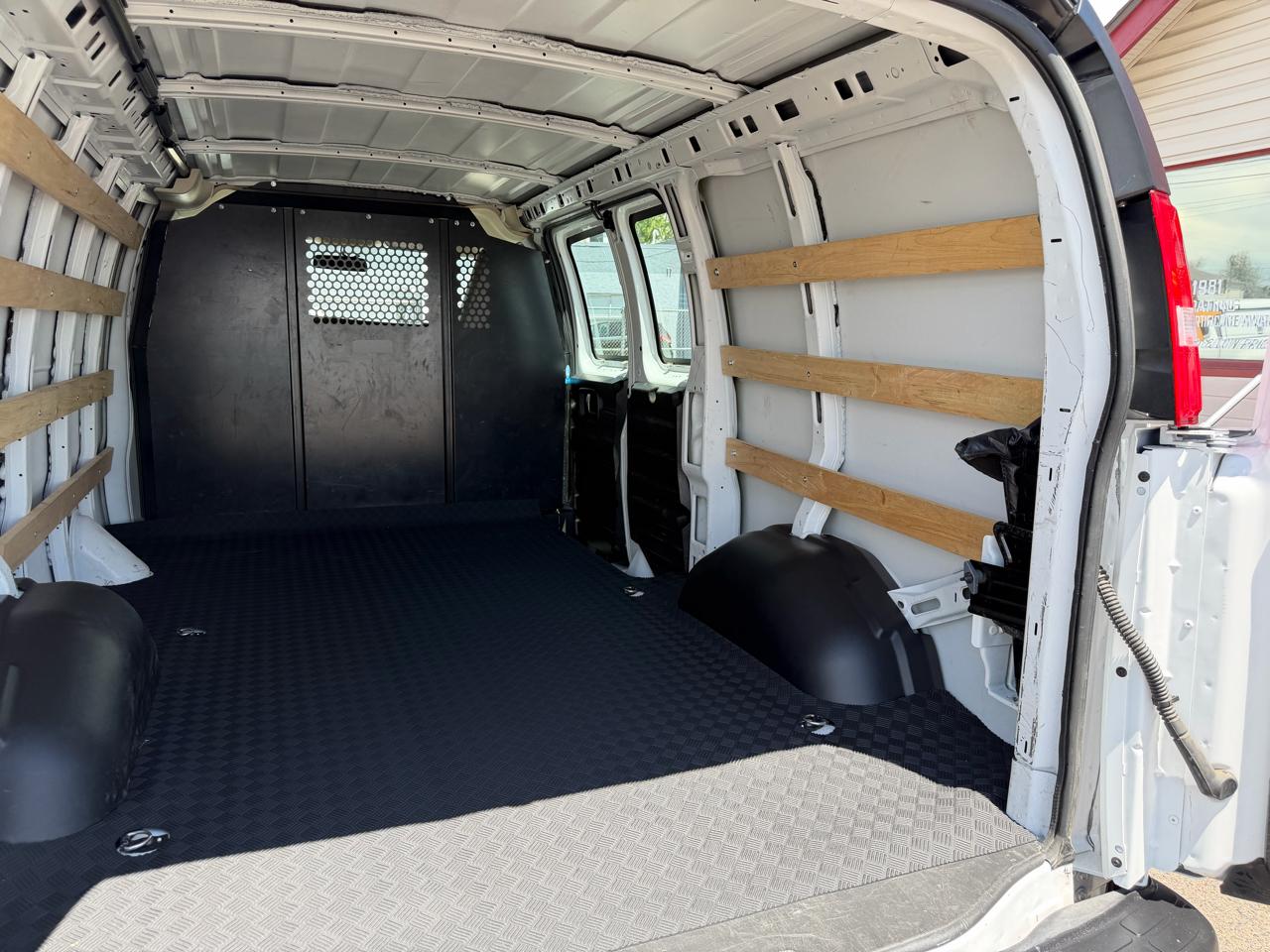 GMC Savana Cargo Van RWD 2500 135" 2024