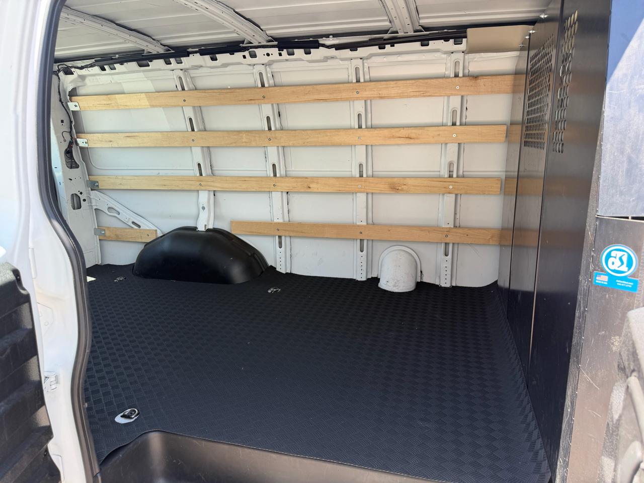 GMC Savana Cargo Van RWD 2500 135" 2024