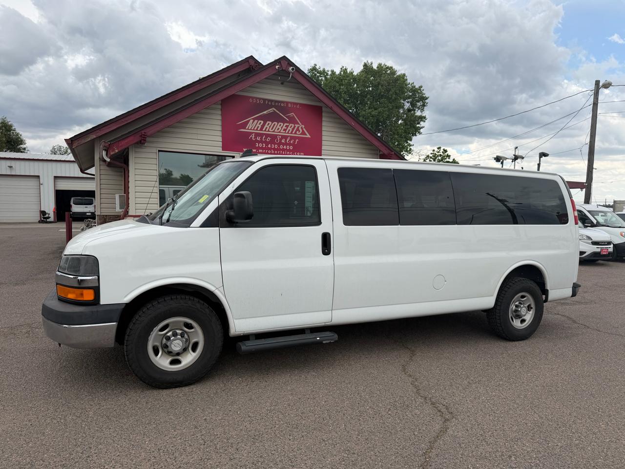Chevrolet Express Passenger RWD 3500 155" LT w/1LT 2016
