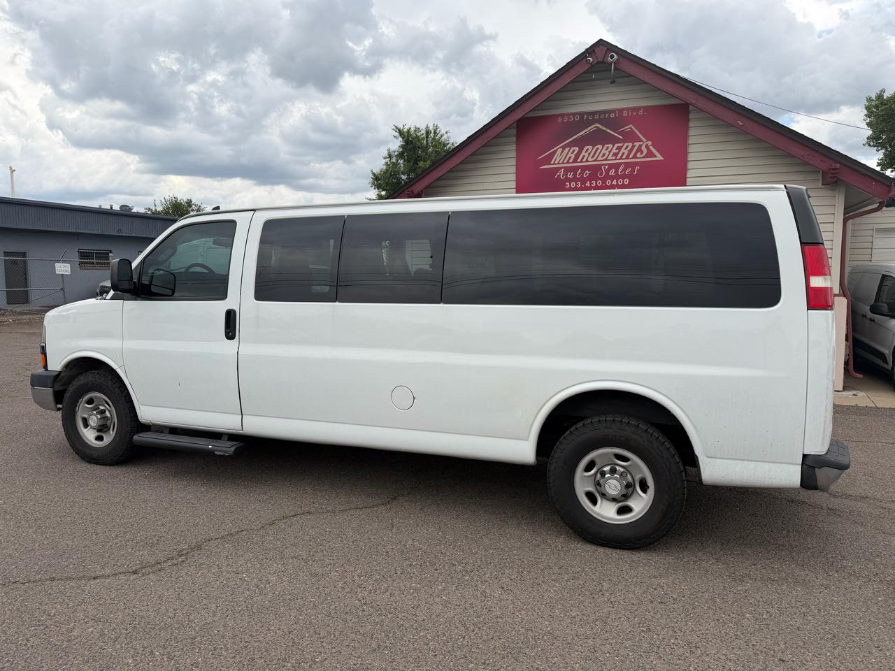 Chevrolet Express Passenger RWD 3500 155" LT w/1LT 2016