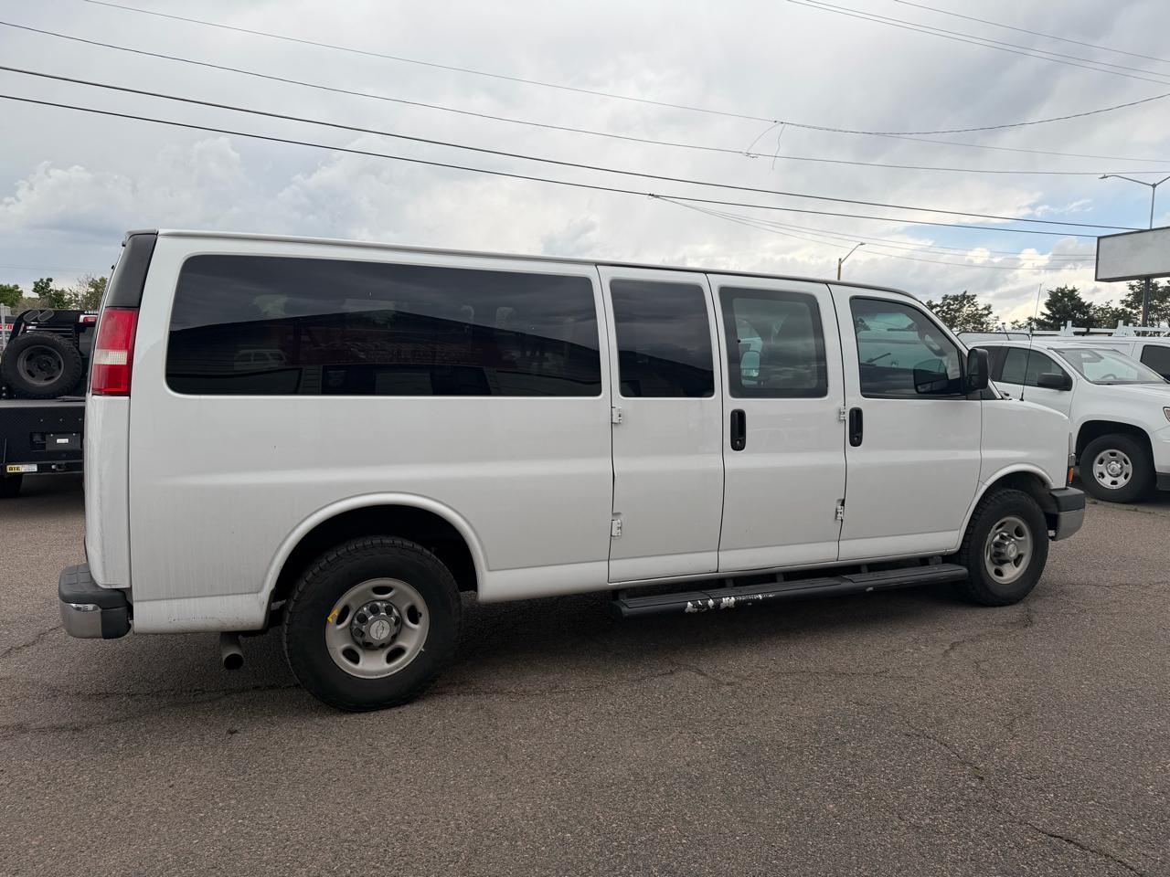 Chevrolet Express Passenger RWD 3500 155" LT w/1LT 2016