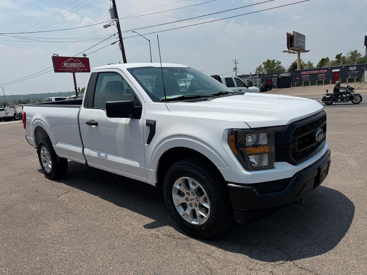 Ford F-150 XLT 4WD Reg Cab 8' Box 2023