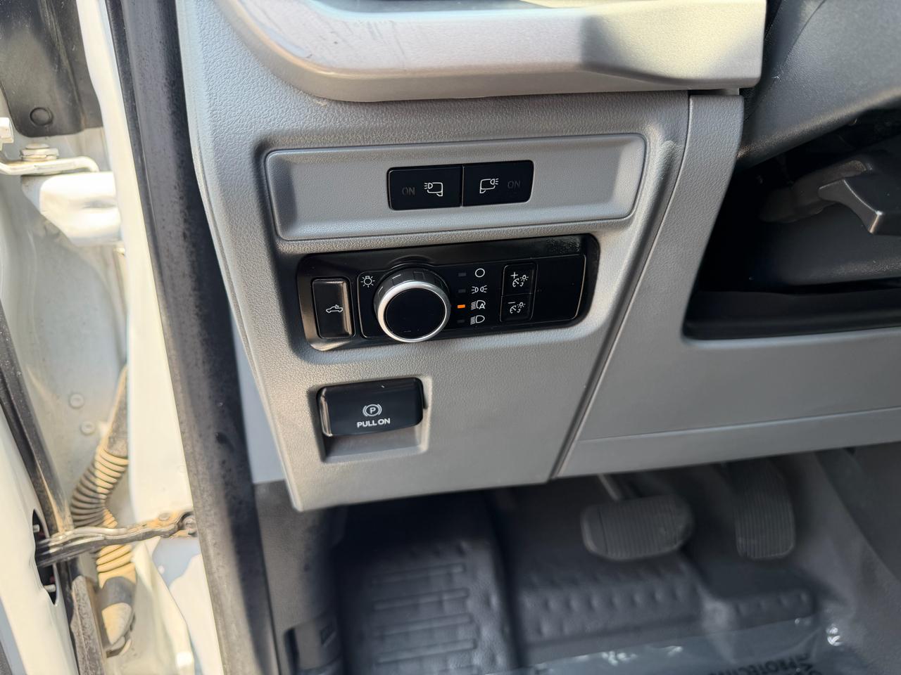 Ford F-150 XLT 4WD Reg Cab 8' Box 2023