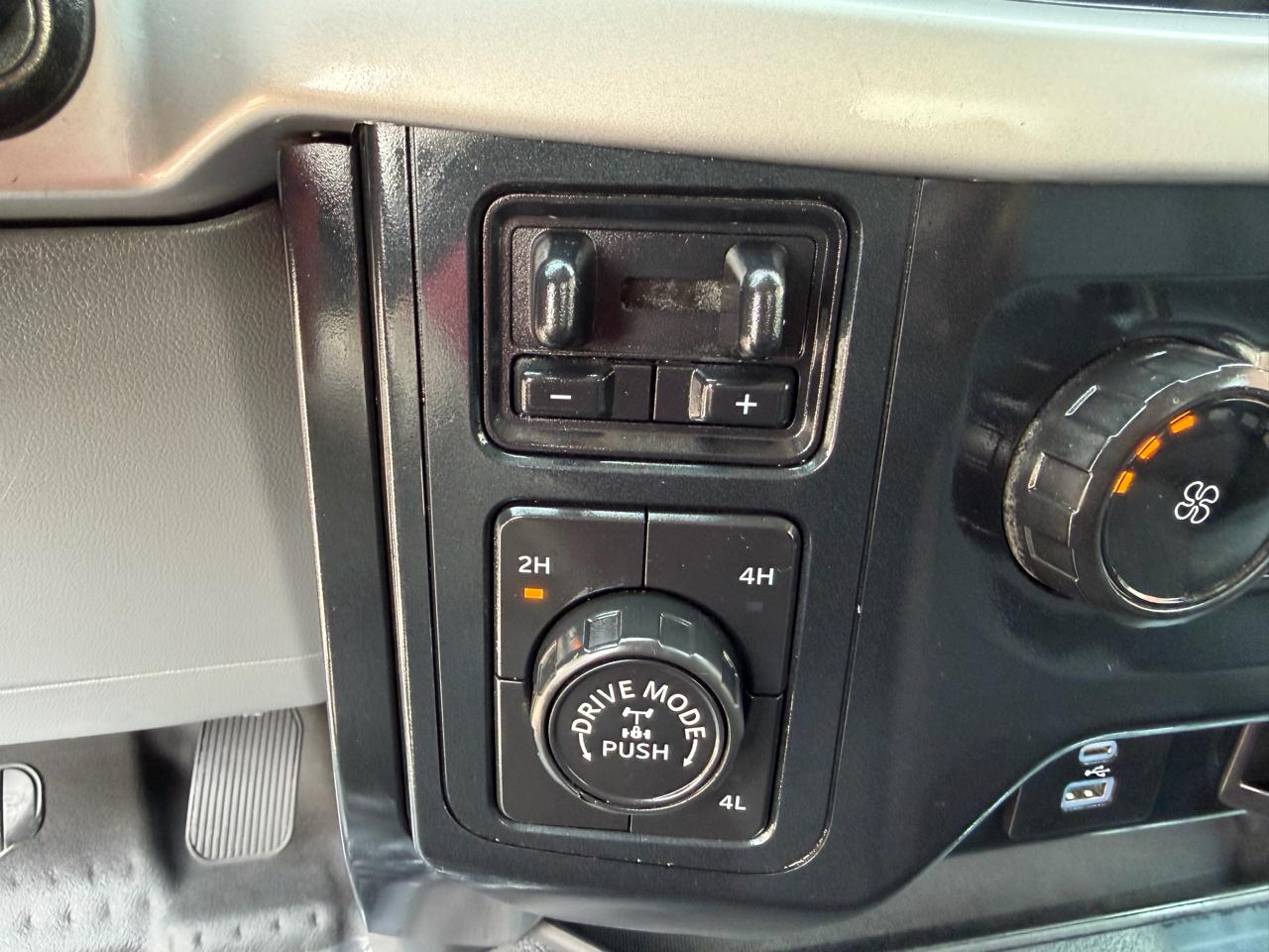 Ford F-150 XLT 4WD Reg Cab 8' Box 2023