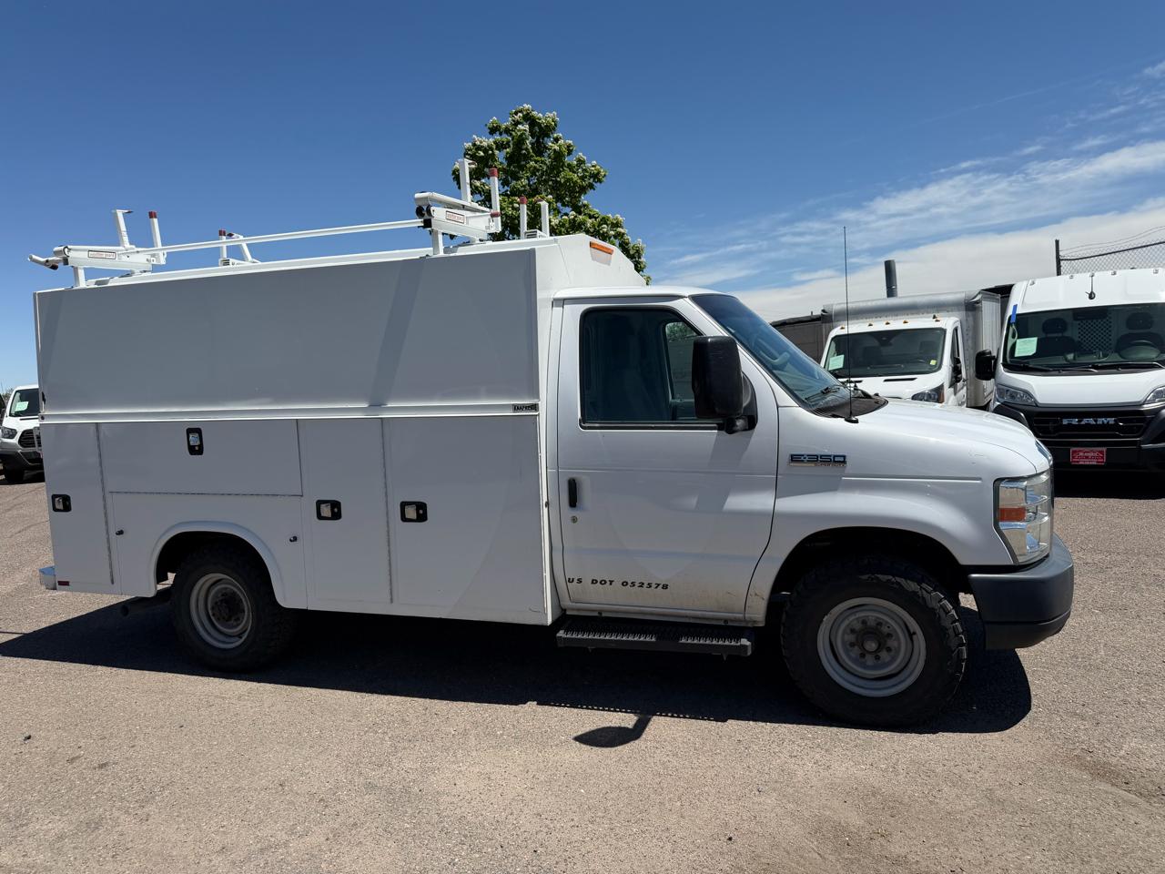 2017 Ford E-Series Cutaway E-350 DRW 138" WB