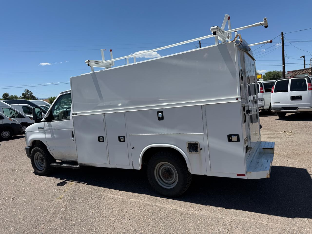 Ford E-Series Cutaway E-350 DRW 138" WB 2017