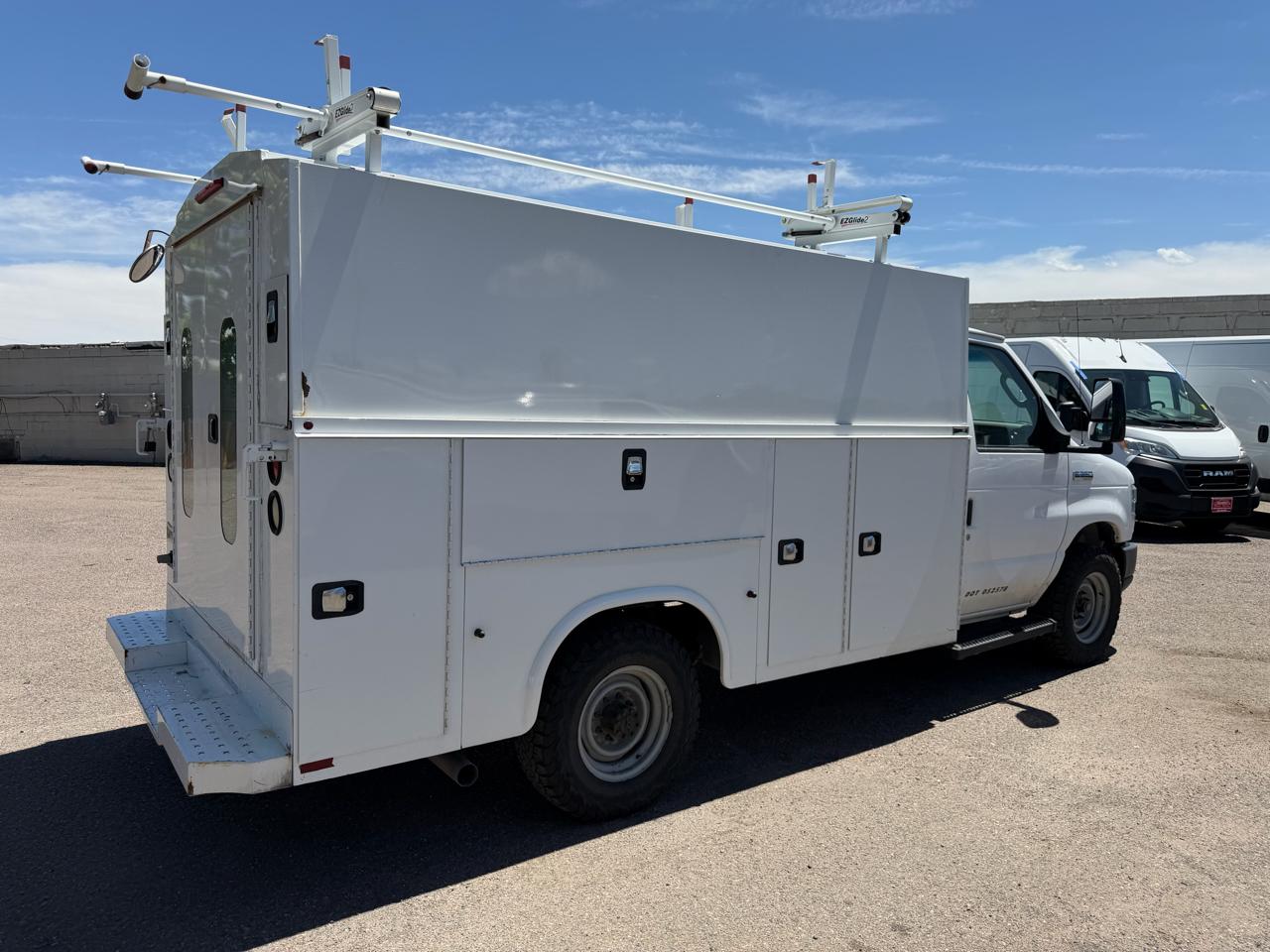 Ford E-Series Cutaway E-350 DRW 138" WB 2017
