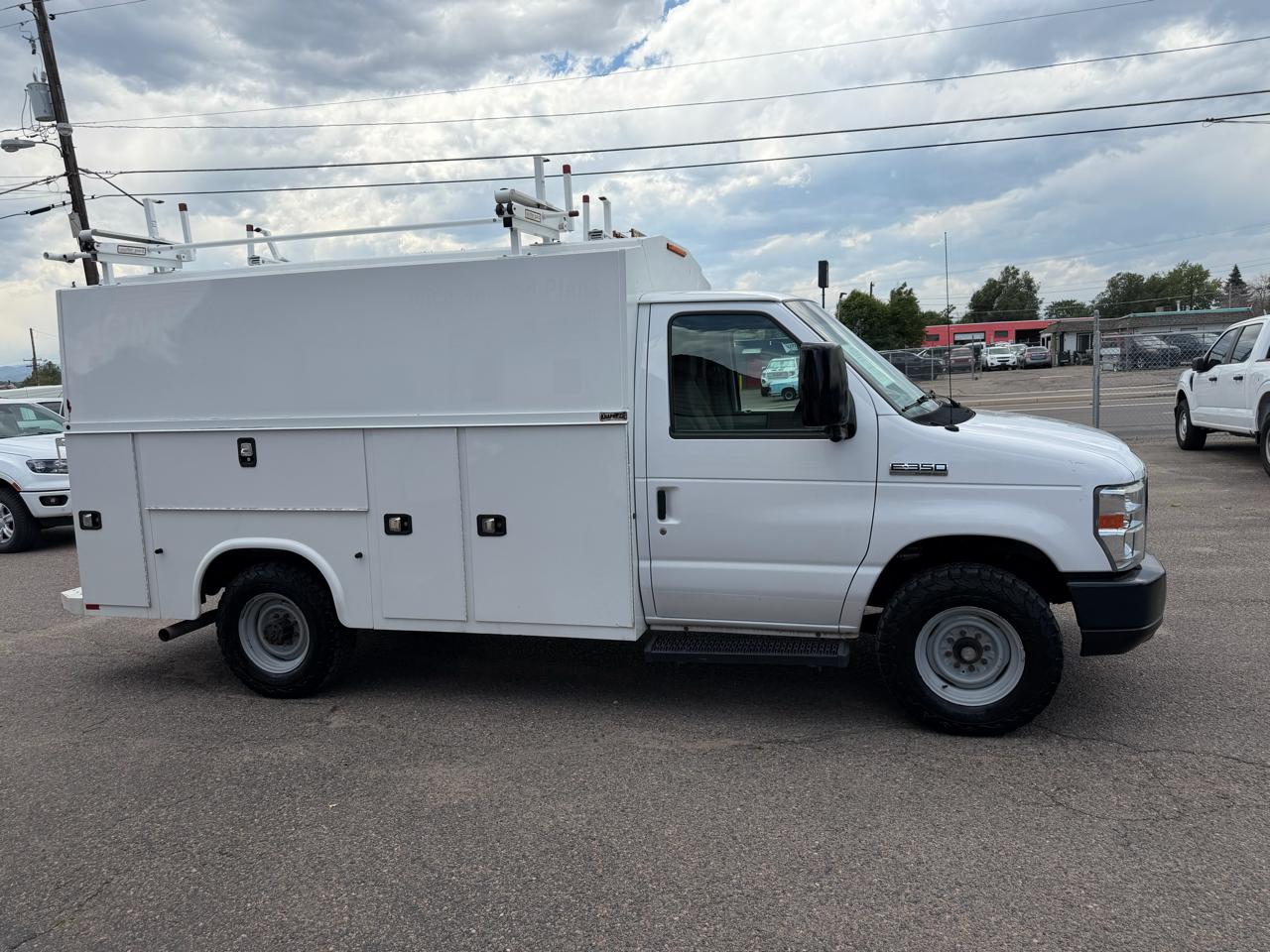 2017 Ford E-Series Cutaway E-350 DRW 138" WB