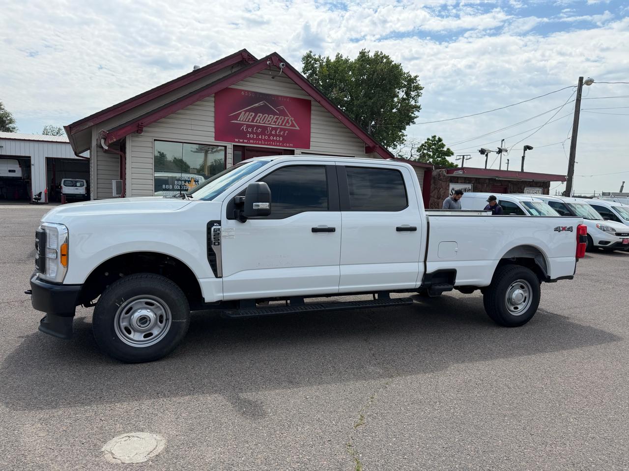 Ford Super Duty F-250 SRW XL 4WD Crew Cab 8' Box 2023
